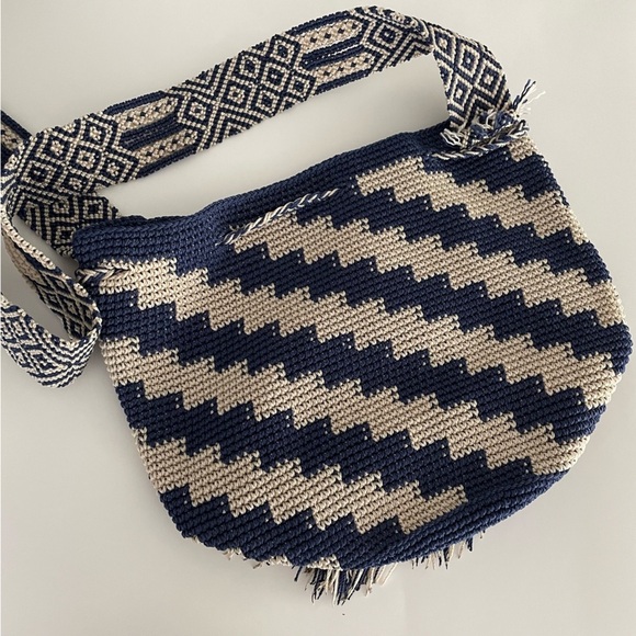 Wayuu Mochila Colombian Hand Woven Bucket Crossbody Bag Purse - Picture 2 of 8